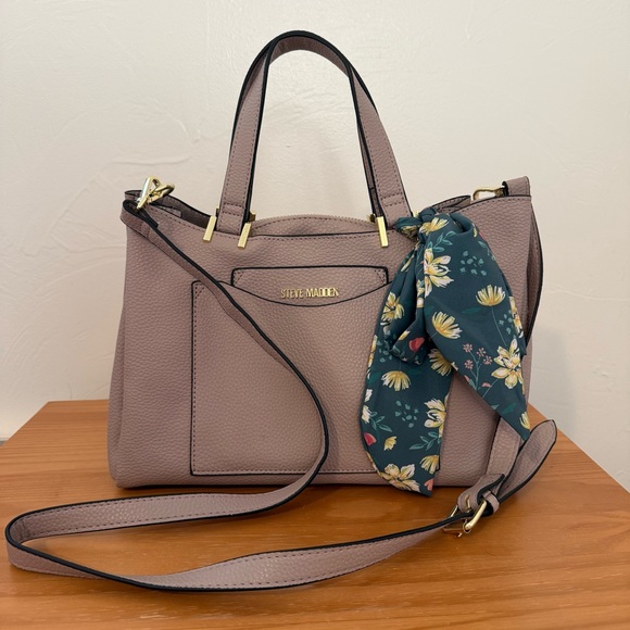 Steve Madden Handbags - Steve Madden BParker crossbody Bag with scarf